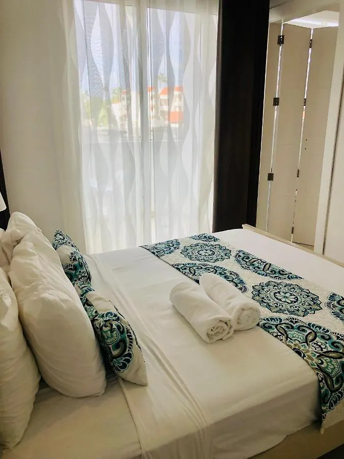 Hotel Ducassi Rooftop Pool Suites Los Corales Beach